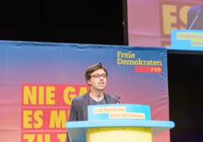 Andrey Belkin (Kornwestheim) bringt den Antrag des FDP-Kreisverbands Ludwigsburg ein.
