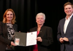 Reinhold-Maier-Nadel für Helga Eberle (Mitte), Isabel Fezer, PStS Dr. Florian Toncar MdB